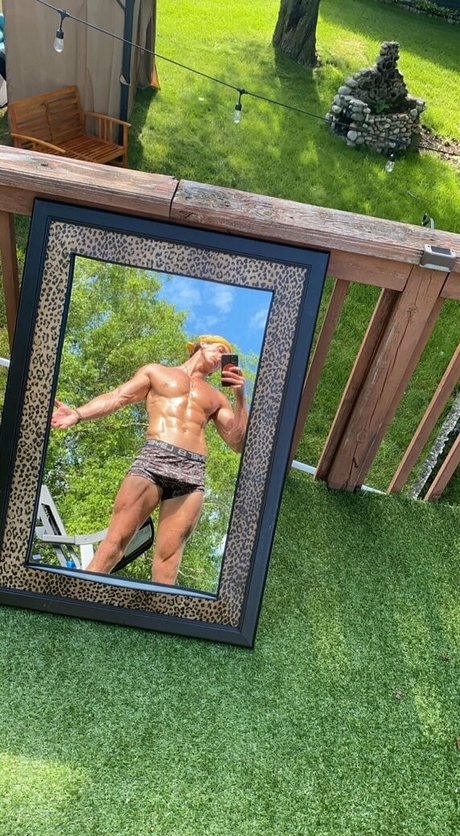 Nagie wyciekłe zdjęcie OnlyFans od Tooturntuncensored