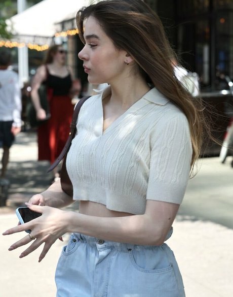 Hailee Steinfeld