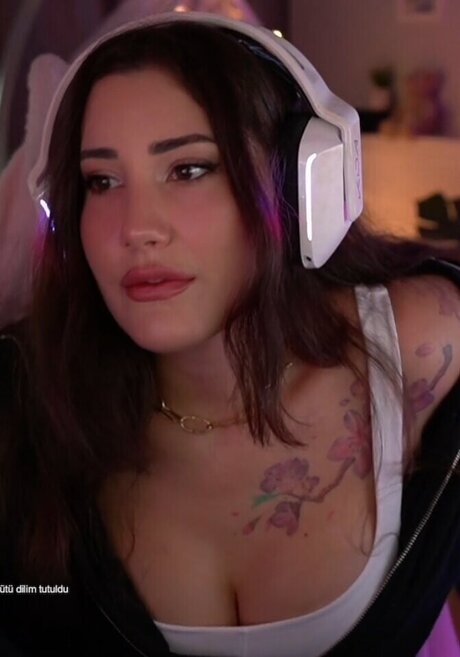 Nagie wyciekłe zdjęcie OnlyFans od Zge Azunyan