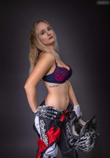 Michellegrsz / 112_michelle