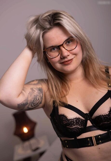 Nagie wyciekłe zdjęcie OnlyFans od Kleinstadtvanni