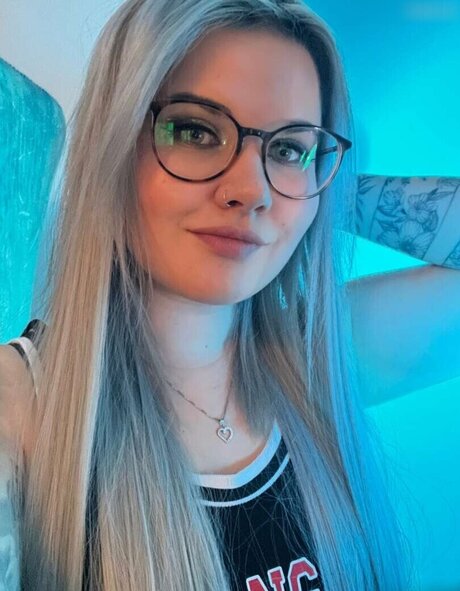 Nagie wyciekłe zdjęcie OnlyFans od Kleinstadtvanni