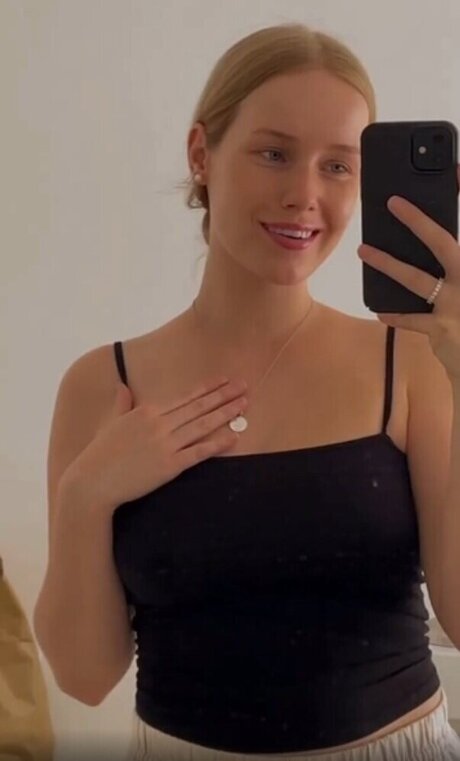 Nagie wyciekłe zdjęcie OnlyFans od Nadine Von Relaxasmr