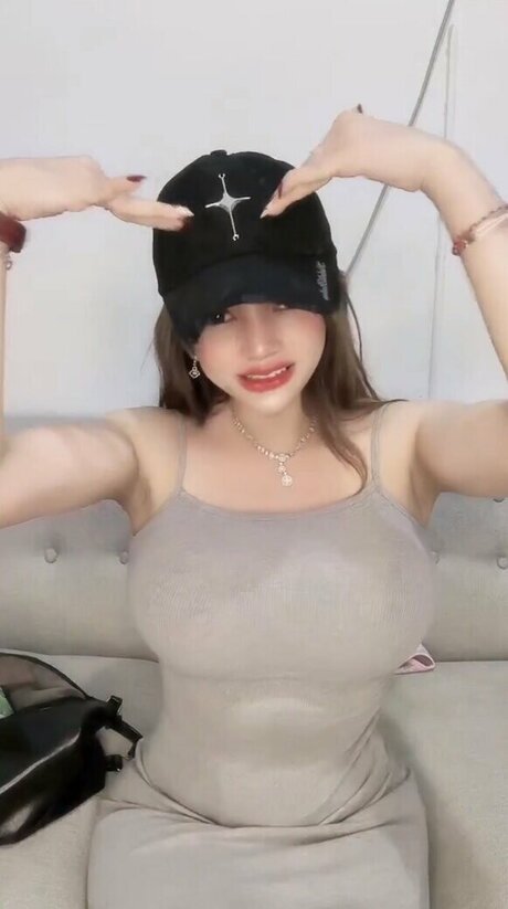 Nagie wyciekłe zdjęcie OnlyFans od Olivea Hadid