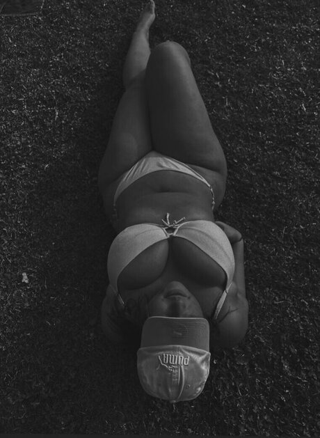 Lara.Marie.v__
