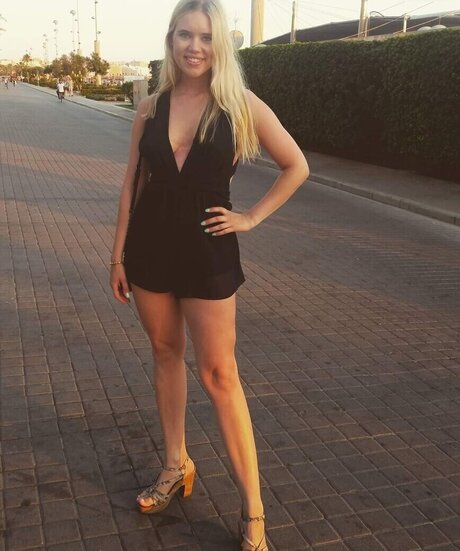 Nagie wyciekłe zdjęcie OnlyFans od Hollaura