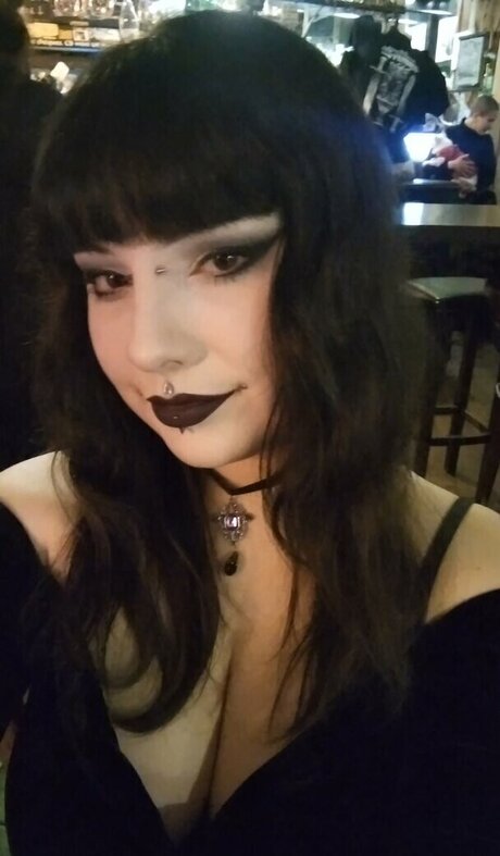 Nagie wyciekłe zdjęcie OnlyFans od Gothbynight