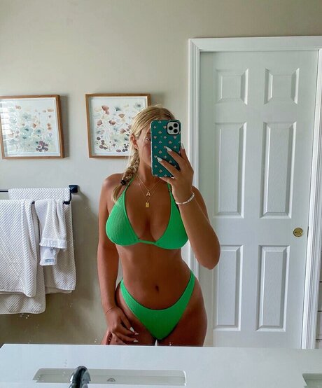 Nagie wyciekłe zdjęcie OnlyFans od Grace Gavio