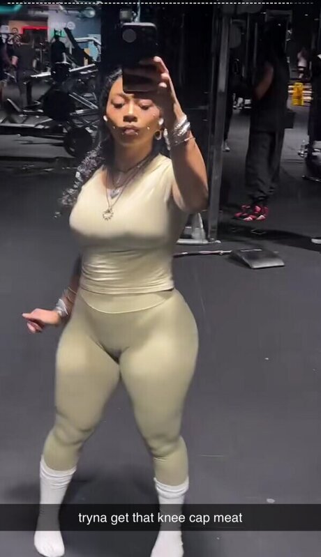 Nagie wyciekłe zdjęcie OnlyFans od Goldenbihxo