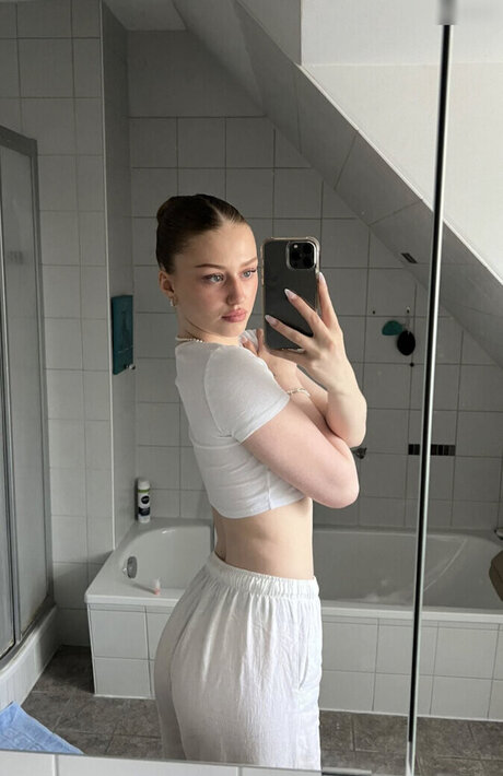 Nagie wyciekłe zdjęcie OnlyFans od Yana Clare