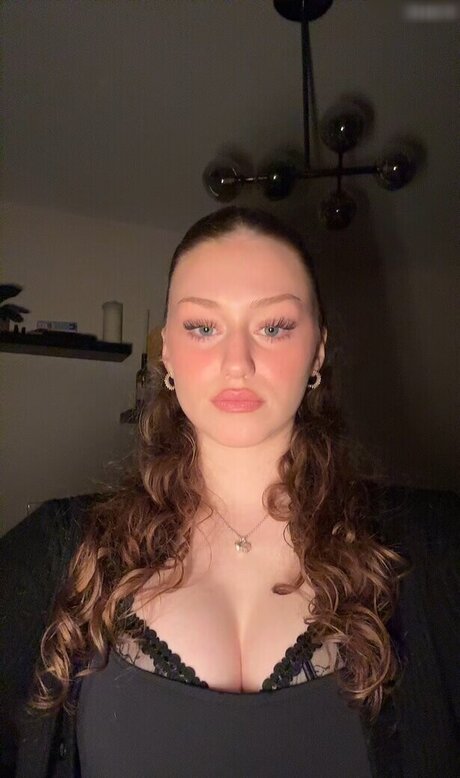 Nagie wyciekłe zdjęcie OnlyFans od Yana Clare