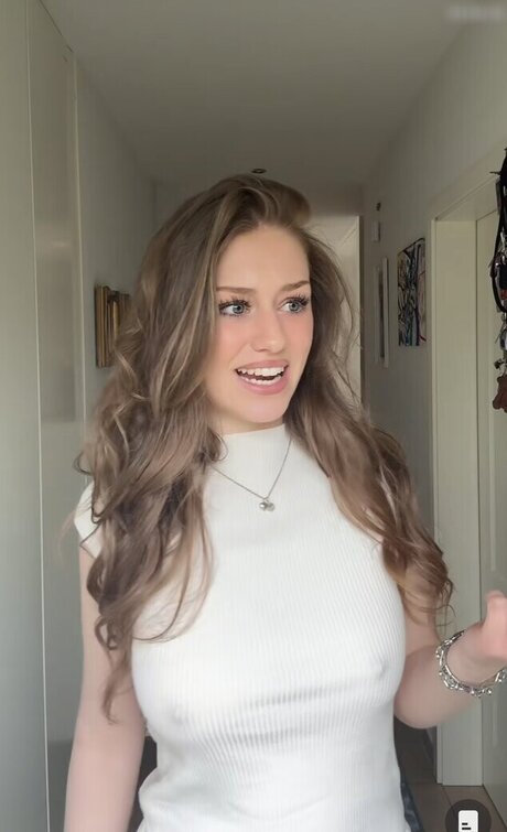 Nagie wyciekłe zdjęcie OnlyFans od Yana Clare