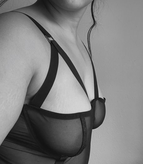 Nagie wyciekłe zdjęcie OnlyFans od Mai 