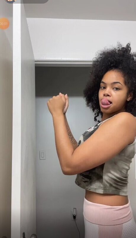 Nagie wyciekłe zdjęcie OnlyFans od Mearathedoll