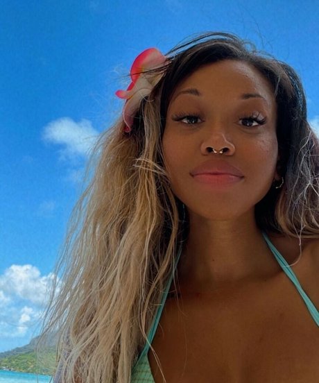 Nagie wyciekłe zdjęcie OnlyFans od Smosh Girls
