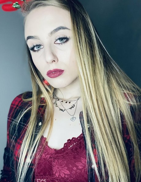 Nagie wyciekłe zdjęcie OnlyFans od Hollyclue