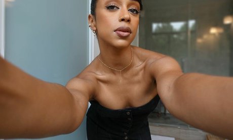 Nagie wyciekłe zdjęcie OnlyFans od Liza Koshy