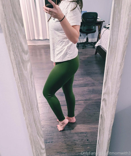 Nagie wyciekłe zdjęcie OnlyFans od Fitmomwith3