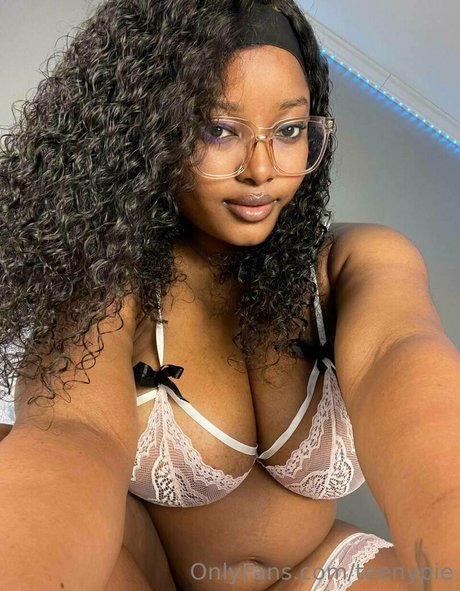 Nagie wyciekłe zdjęcie OnlyFans od Teenypie
