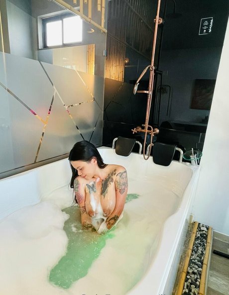Nagie wyciekłe zdjęcie OnlyFans od Linaresjesica