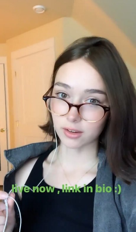 Nagie wyciekłe zdjęcie OnlyFans od Holls8