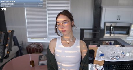 Nagie wyciekłe zdjęcie OnlyFans od Holls8