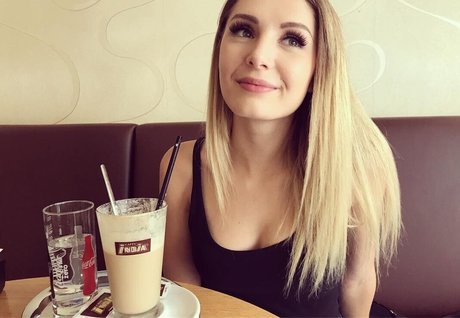 Nagie wyciekłe zdjęcie OnlyFans od Lauren Southern