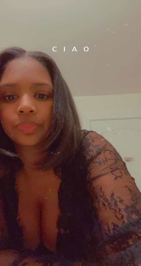 Nagie wyciekłe zdjęcie OnlyFans od Youluvmama