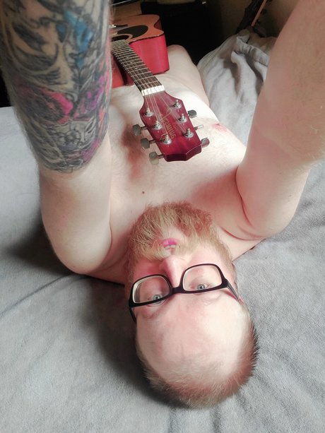 Nakedguitarman