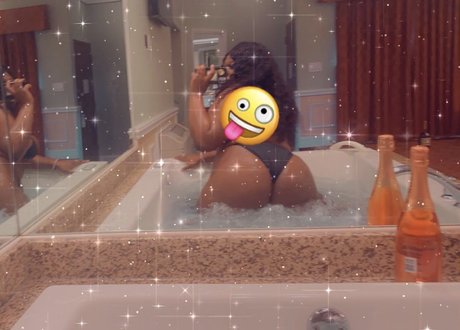 Nagie wyciekłe zdjęcie OnlyFans od Mzmama