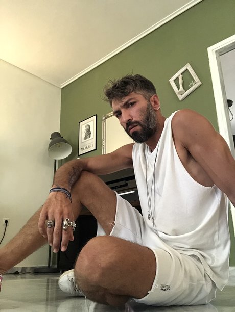 Nagie wyciekłe zdjęcie OnlyFans od Nikos Gkarmpos