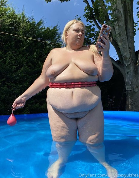 Nagie wyciekłe zdjęcie OnlyFans od Adelesexyukfree