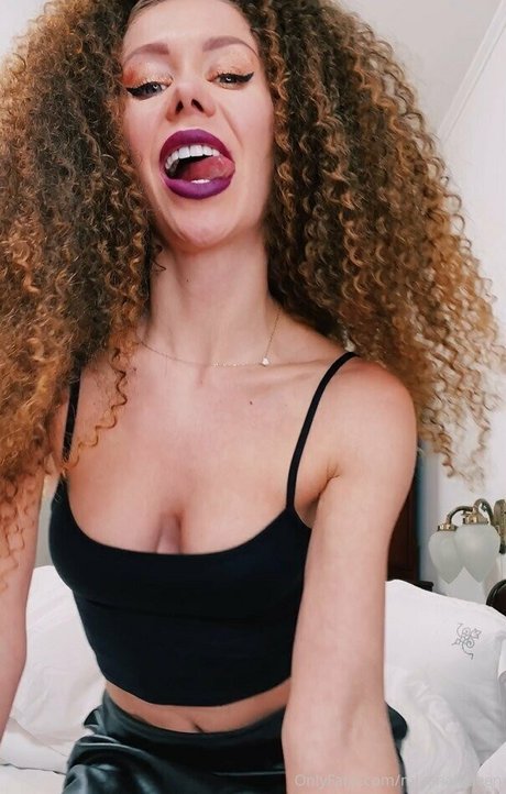 Nagie wyciekłe zdjęcie OnlyFans od Mianaughtygirl