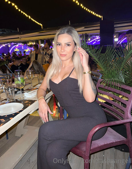 Nagie wyciekłe zdjęcie OnlyFans od Sashaangell