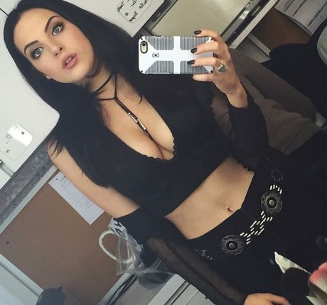 Nagie wyciekłe zdjęcie OnlyFans od Elizabeth Gillies