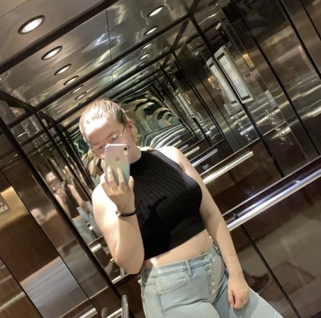 Nagie wyciekłe zdjęcie OnlyFans od Alaina