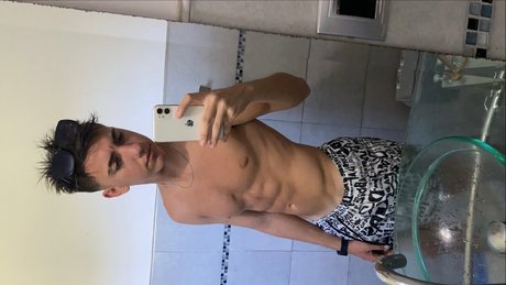 Nagie wyciekłe zdjęcie OnlyFans od Mateo