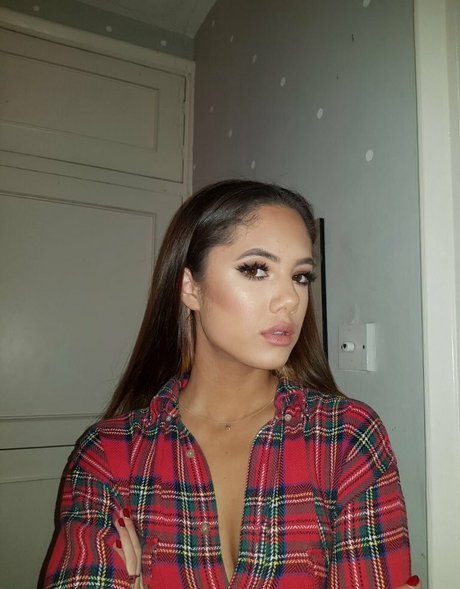 Nagie wyciekłe zdjęcie OnlyFans od Saoirse Alicia Behzadi