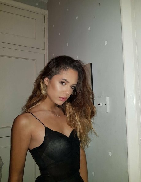 Nagie wyciekłe zdjęcie OnlyFans od Saoirse Alicia Behzadi