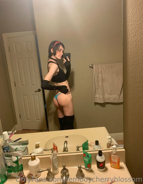Femboycherryblossom