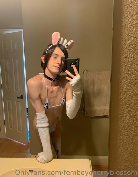 Femboycherryblossom