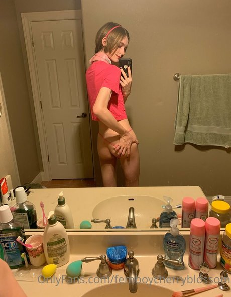 Nagie wyciekłe zdjęcie OnlyFans od Femboycherryblossom