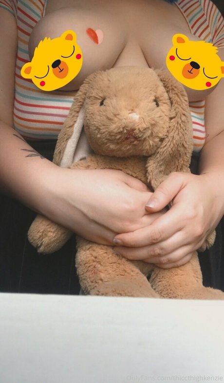 Nagie wyciekłe zdjęcie OnlyFans od Thiccthighkenzie