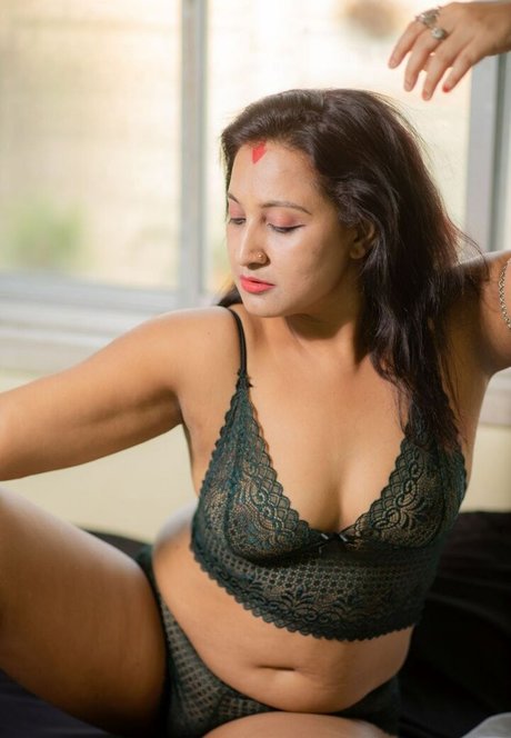 Nagie wyciekłe zdjęcie OnlyFans od Mili Debnath Nude