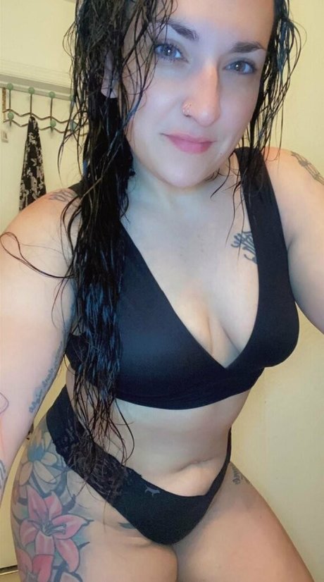Nagie wyciekłe zdjęcie OnlyFans od Itsmellybaybee