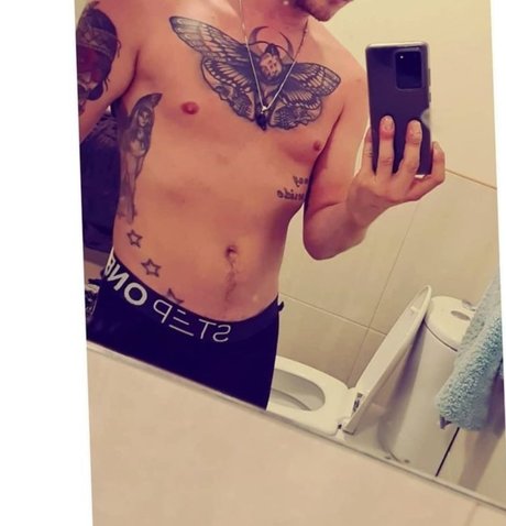 Nagie wyciekłe zdjęcie OnlyFans od Benji