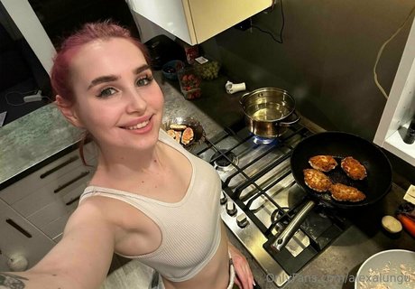 Nagie wyciekłe zdjęcie OnlyFans od Alexalungu