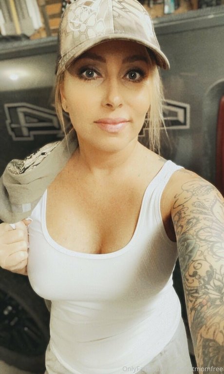Nagie wyciekłe zdjęcie OnlyFans od Midwestmomfree