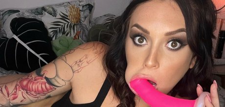 Nagie wyciekłe zdjęcie OnlyFans od Charlotte Sins