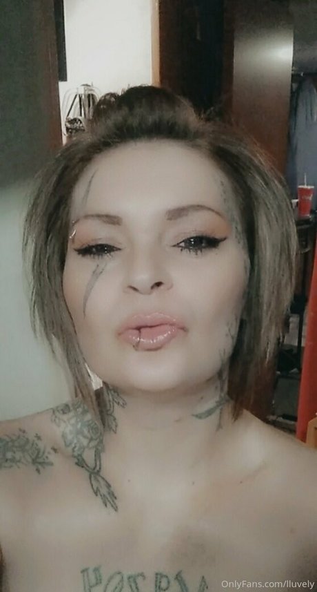 Nagie wyciekłe zdjęcie OnlyFans od Lluvely